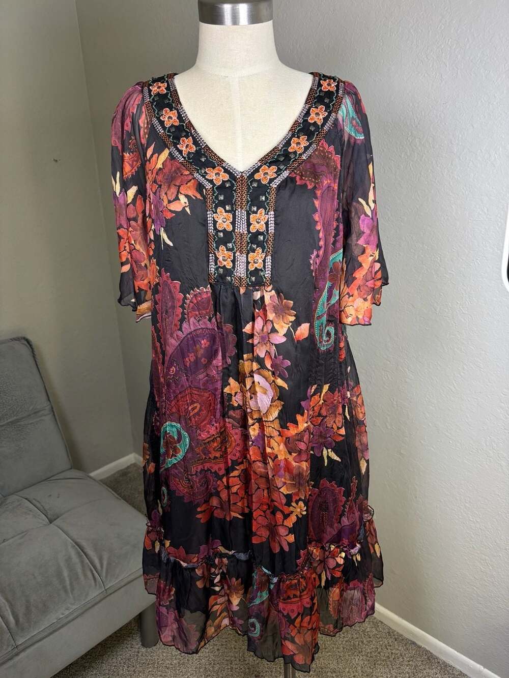 Leisureland Floral Paisley Print Embellished V-Neck Dress
#floraldress #dress #l - Picture 5 of 7